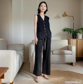 温碧霞自创IRENENA服装亚麻上衣时尚休闲单排扣马甲 - 苏州28生活网 su.28life.net